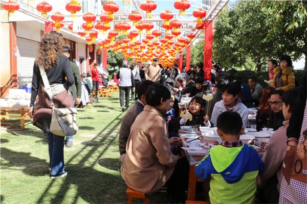 來呈貢七步場品豆腐 500余桌長街宴等你 來呈貢七步場品豆腐 500余桌長街宴等你